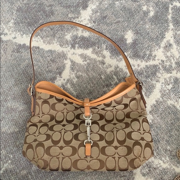 100% authentic coach shoulder bag - Picture 1 of 5